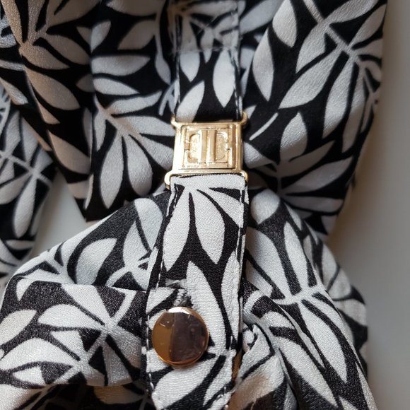 Ivanka Trump black and white blouse - Picture 6 of 6